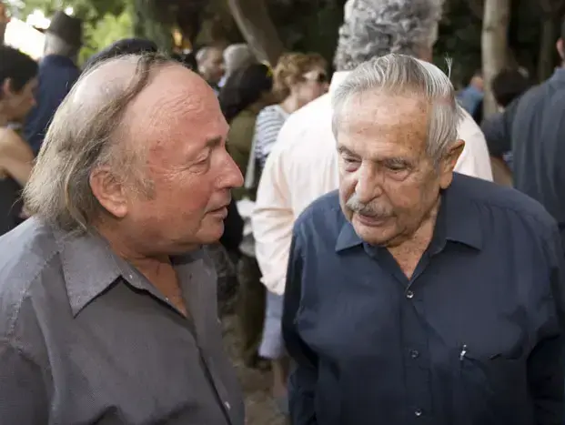 חיים גורי ויאיר גרבוז בהלווית עמוס קינן (ניר לנדאו, מערכת וואלה!) חיים גורי ויאיר גרבוז בהלווית עמוס קינן (ניר לנדאו, מערכת וואלה!)