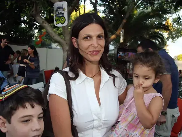אפרת רייטן ובתה (אביב חופי) אפרת רייטן ובתה (אביב חופי)
