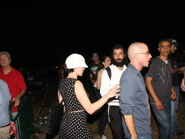 מולי שגב, שפרה קורנפלד (אביב חופי) מולי שגב, שפרה קורנפלד (אביב חופי)