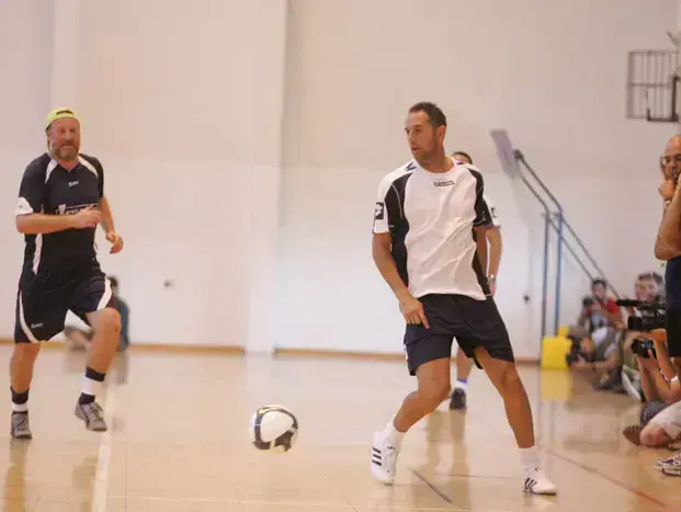 בכירי המטכ"ל משחקים קט רגל במסגרת אליפות צה"ל למפקדים בוינגייט אוקטובר 2009 (אורי לנץ) בכירי המטכ"ל משחקים קט רגל במסגרת אליפות צה"ל למפקדים בוינגייט אוקטובר 2009 (אורי לנץ)
