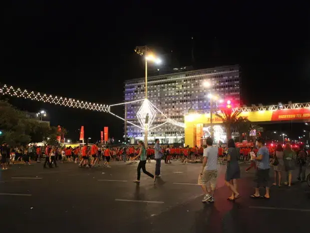 מירוץ לילה לבן בתל אביב (עירא זליכה) מירוץ לילה לבן בתל אביב (עירא זליכה)