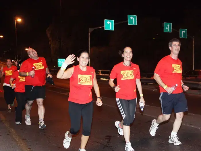 מירוץ לילה לבן בתל אביב (עירא זליכה) מירוץ לילה לבן בתל אביב (עירא זליכה)