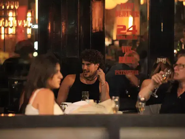 פפראצי טום אלתגר פוגש את גיא המאירי (שוקה כהן) פפראצי טום אלתגר פוגש את גיא המאירי (שוקה כהן)