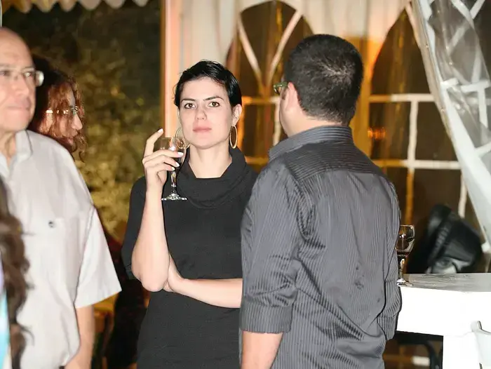 פפראצי שפרה קורנפלד והסוכן בני שמש (שוקה כהן) פפראצי שפרה קורנפלד והסוכן בני שמש (שוקה כהן)
