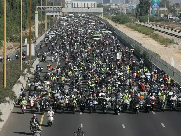 מחאת האופנוענים בכבישי איילון נובמבר 2009 (יותם רונן) מחאת האופנוענים בכבישי איילון נובמבר 2009 (יותם רונן)