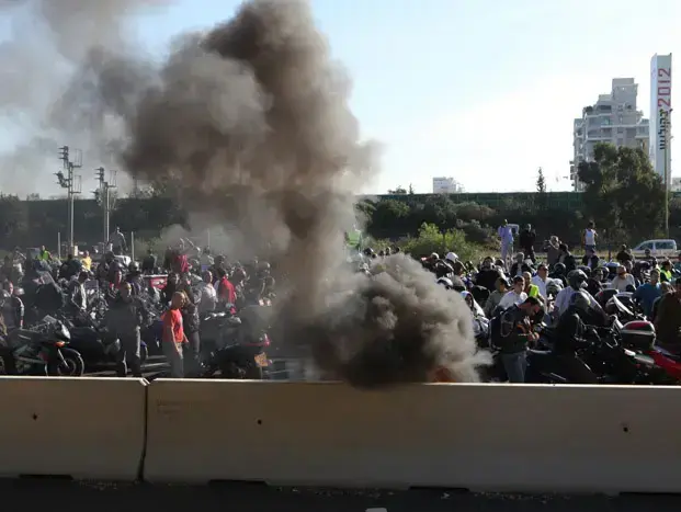 מחאת האופנוענים בכבישי איילון נובמבר 2009 (יותם רונן) מחאת האופנוענים בכבישי איילון נובמבר 2009 (יותם רונן)