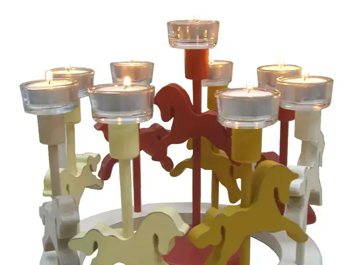 חנוכיית קרוסלה. 290 שקלים ב"סוס ועגלה" (יח"צ) חנוכיית קרוסלה. 290 שקלים ב"סוס ועגלה" (יח"צ)