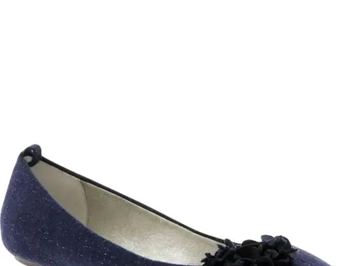 נעליים של GAP. ב-200 שקלים (יח"צ) נעליים של GAP. ב-200 שקלים (יח"צ)