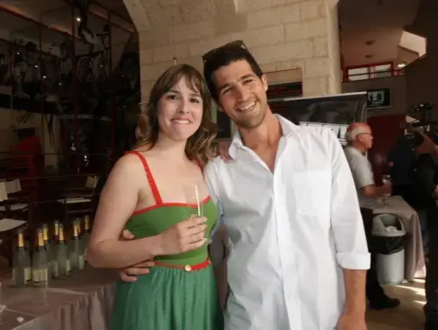 יונתן עוזיאל, איילת רובינסון (אביב חופי) יונתן עוזיאל, איילת רובינסון (אביב חופי)