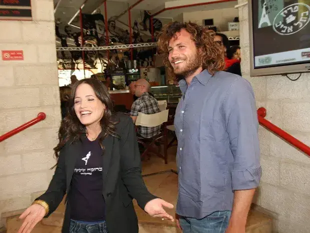 נועם טור (מימין), נועה מימן (אביב חופי) נועם טור (מימין), נועה מימן (אביב חופי)