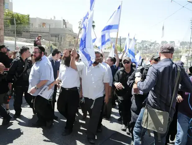 צעדת הימין היום בכפר סילוואן ביוזמתם של איתמר בן גביר וברוך מרזל- אפריל 2010 (עומר מירון) צעדת הימין היום בכפר סילוואן ביוזמתם של איתמר בן גביר וברוך מרזל- אפריל 2010 (עומר מירון)