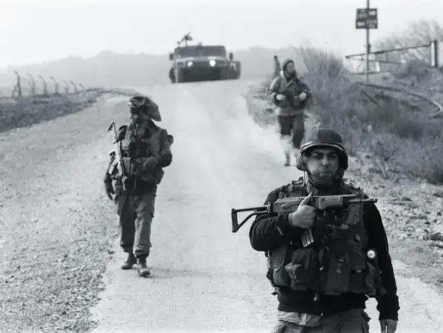 מילואים בעין המצלמה (דובר צה"ל , רז רוגובסקי) מילואים בעין המצלמה (דובר צה"ל , רז רוגובסקי)