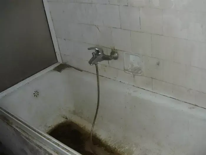 הדירה בה אולצו על פי החשד נערות במצוקה לעבוד בזנות (יח"צ) הדירה בה אולצו על פי החשד נערות במצוקה לעבוד בזנות (יח"צ)