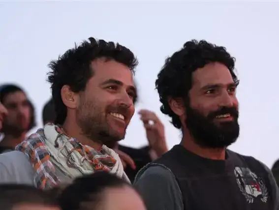 לירון לבו עם חבר (שוקה כהן) לירון לבו עם חבר (שוקה כהן)