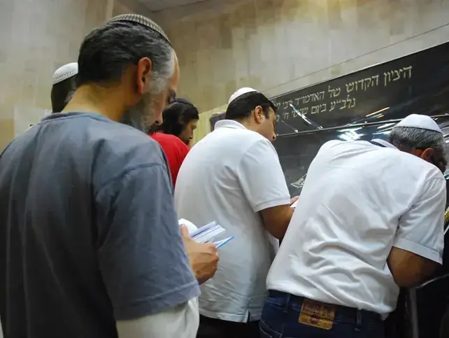הילולה לזכרו של רבי שלום איפרגן בנתיבות (שי מכלוף) הילולה לזכרו של רבי שלום איפרגן בנתיבות (שי מכלוף)