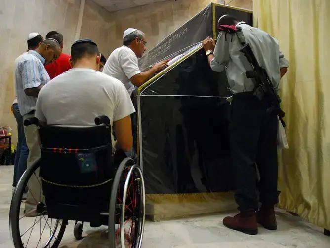 הילולה לזכרו של רבי שלום איפרגן בנתיבות (שי מכלוף) הילולה לזכרו של רבי שלום איפרגן בנתיבות (שי מכלוף)