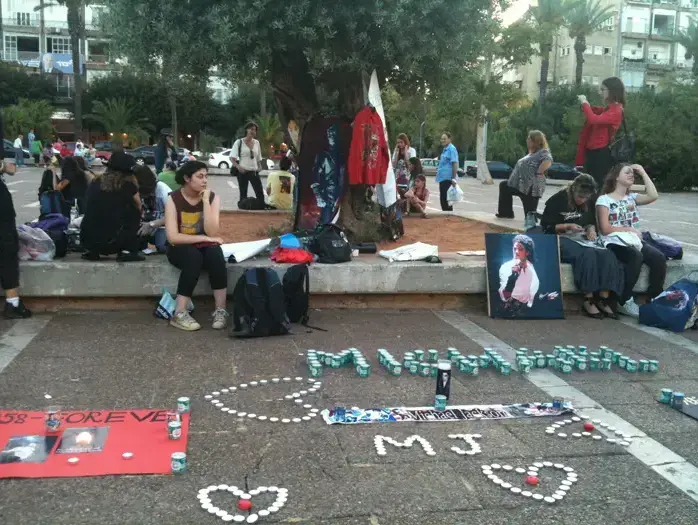 מעריצי מייקל ג'קסון מתכנסים בתל אביב (ג'רמי יפה) מעריצי מייקל ג'קסון מתכנסים בתל אביב (ג'רמי יפה)