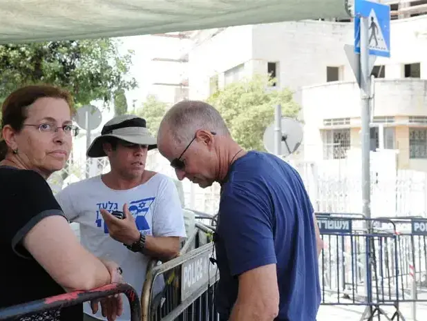 אביבה ונעם שליט במאהל בירושלים יולי 2010 (עומר מירון) אביבה ונעם שליט במאהל בירושלים יולי 2010 (עומר מירון)