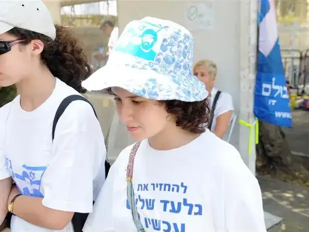 אביבה ונעם שליט במאהל בירושלים יולי 2010 (עומר מירון) אביבה ונעם שליט במאהל בירושלים יולי 2010 (עומר מירון)