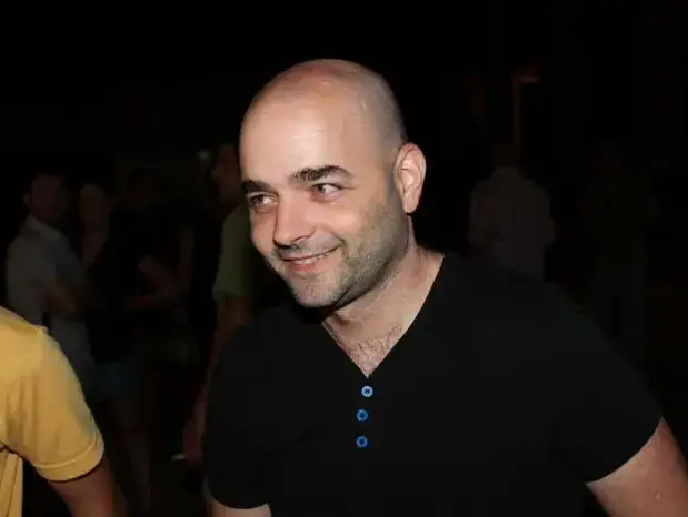 גיורא חמיצר (יוצר "השועלים") (אביב חופי) גיורא חמיצר (יוצר "השועלים") (אביב חופי)
