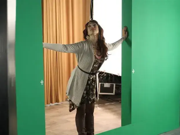 מארינה מקסימיליאן בלומין מצטלמת לקמפיין חורף של עונות (אביב חופי) מארינה מקסימיליאן בלומין מצטלמת לקמפיין חורף של עונות (אביב חופי)