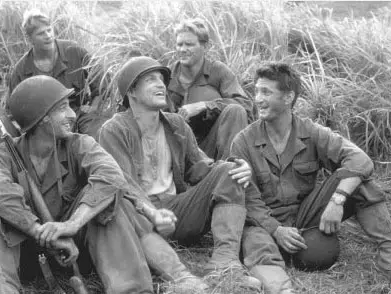 שון פן בסרט "הקו האדום הדק" (imdb) שון פן בסרט "הקו האדום הדק" (imdb)