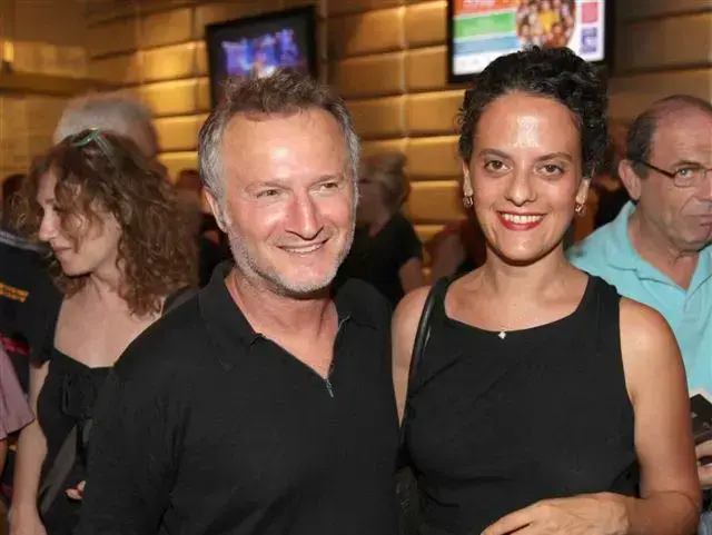 דב נבון (משמאל) ואשתו (יח"צ , רפי דלויה) דב נבון (משמאל) ואשתו (יח"צ , רפי דלויה)