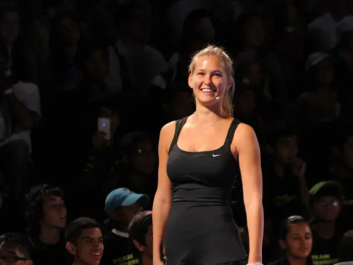 הדוגמנית הישראלית בר רפאלי (GettyImages , Bryan Bedder) הדוגמנית הישראלית בר רפאלי (GettyImages , Bryan Bedder)