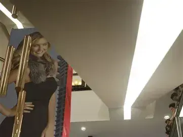 בר רפאלי מדגמנת עבור חברת "ליברפול" במקסיקו, אוגוסט 2010 (AP , Miguel Tovar) בר רפאלי מדגמנת עבור חברת "ליברפול" במקסיקו, אוגוסט 2010 (AP , Miguel Tovar)