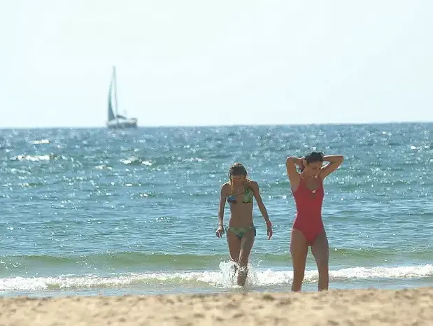 אלין לוי ומיכל גבריאלוב בים (שוקה כהן) אלין לוי ומיכל גבריאלוב בים (שוקה כהן)