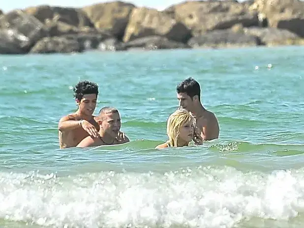 אלין לוי ומיכל גבריאלוב בים (שוקה כהן) אלין לוי ומיכל גבריאלוב בים (שוקה כהן)