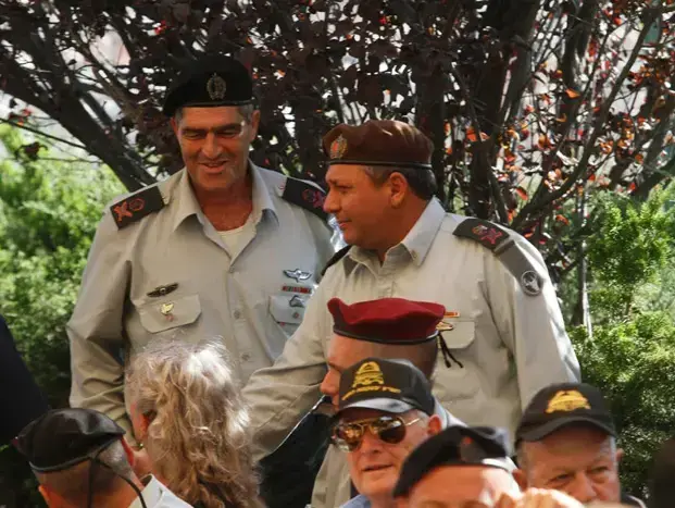 גדי אייזנקוט וטל רוסו בלוויית ישראל טל, ספטמבר 2010 (אורי לנץ) גדי אייזנקוט וטל רוסו בלוויית ישראל טל, ספטמבר 2010 (אורי לנץ)