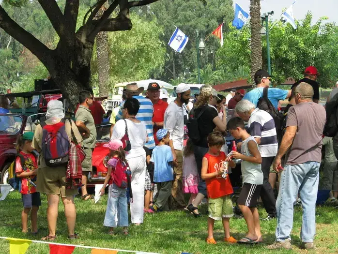 מפגש חול המועד סוכות של מועדון החמש לאספני רכב קלאסי בפארק הלאומי ברמת גן (קובי ליאני) מפגש חול המועד סוכות של מועדון החמש לאספני רכב קלאסי בפארק הלאומי ברמת גן (קובי ליאני)