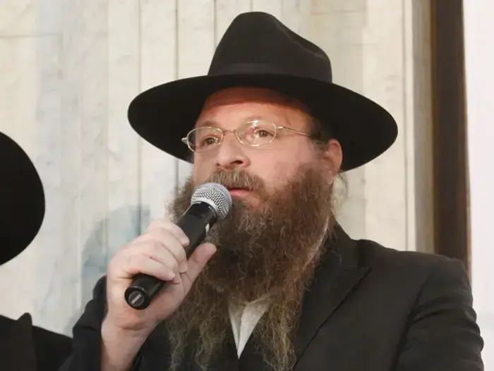 הקפות שמחת תורה בכפר חב"ד (אורי לנץ) הקפות שמחת תורה בכפר חב"ד (אורי לנץ)