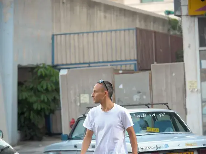 אסף אמדורסקי עם בנותיו מילה אמדורסקי, נינה אמדורסקי (שוקה כהן) אסף אמדורסקי עם בנותיו מילה אמדורסקי, נינה אמדורסקי (שוקה כהן)