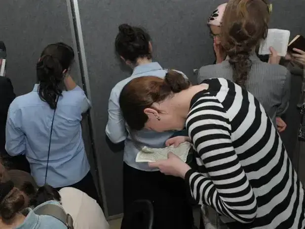 כניסת אזרחים לקבר רחל, אוקטובר 2010 (עומר מירון) כניסת אזרחים לקבר רחל, אוקטובר 2010 (עומר מירון)