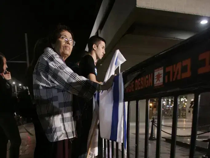 העצרת המרכזית לציון 15 שנים לרצח יצחק רבין (אורי לנץ) העצרת המרכזית לציון 15 שנים לרצח יצחק רבין (אורי לנץ)