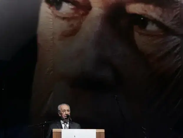 נשיא המדינה שמעון פרס בעצרת המרכזית לציון 15 שנים לרצח יצחק רבין (אורי לנץ) נשיא המדינה שמעון פרס בעצרת המרכזית לציון 15 שנים לרצח יצחק רבין (אורי לנץ)