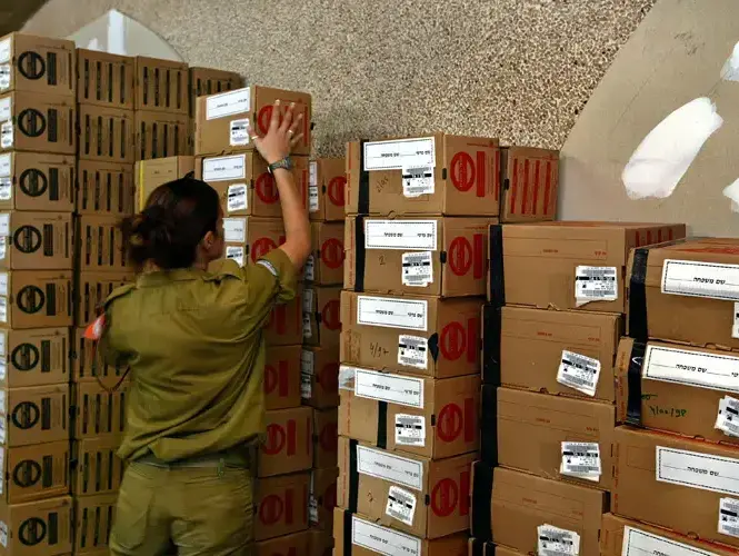 קופסאות של ערכות אב"כ (GettyImages , David Silverman) קופסאות של ערכות אב"כ (GettyImages , David Silverman)