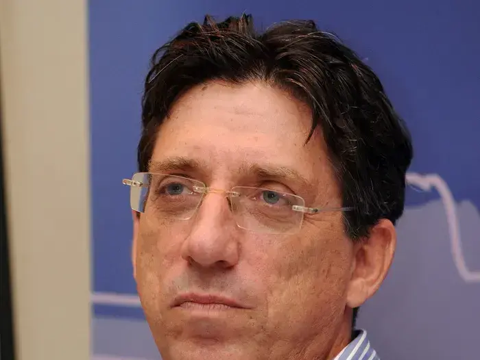 חגי גולן (ברני ארדוב) חגי גולן (ברני ארדוב)