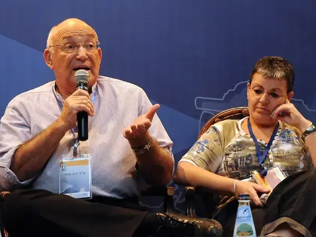 סימה וקנין גיל, עו"ד מיבי מוזר (ברני ארדוב) סימה וקנין גיל, עו"ד מיבי מוזר (ברני ארדוב)