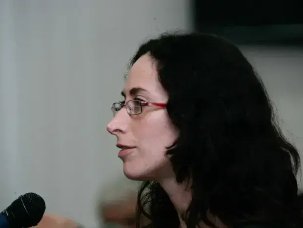 אילאיל שחר, כתבת מדינית בגלי צה"ל ב"ועדת העורכים", נובמבר 2010 (אורי לנץ) אילאיל שחר, כתבת מדינית בגלי צה"ל ב"ועדת העורכים", נובמבר 2010 (אורי לנץ)