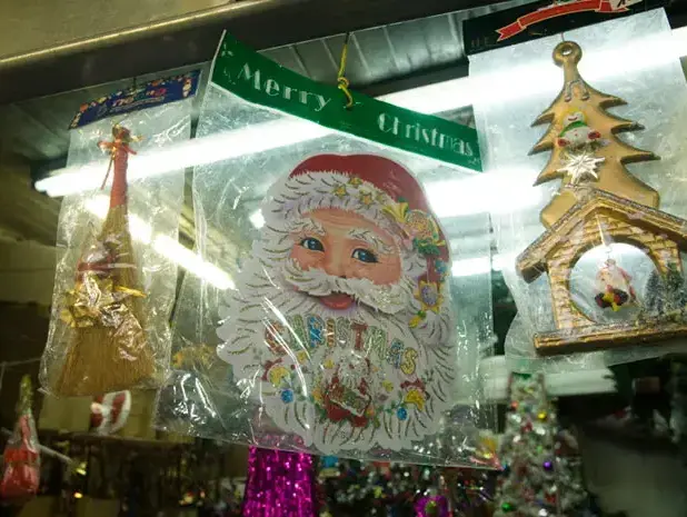 הכנות לחג המולד בתל אביב, דצמבר 2010 (נמרוד סונדרס) הכנות לחג המולד בתל אביב, דצמבר 2010 (נמרוד סונדרס)