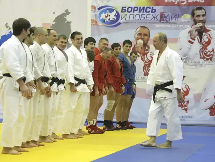 ראש ממשלת רוסיה ולדימיר פוטין משתתף באימון ג'ודו בסנט פטרסבורג (רויטרס) ראש ממשלת רוסיה ולדימיר פוטין משתתף באימון ג'ודו בסנט פטרסבורג (רויטרס)