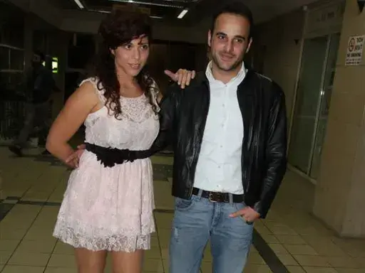 עדי כהן (משמאל) ובן זוגה (אביב חופי) עדי כהן (משמאל) ובן זוגה (אביב חופי)
