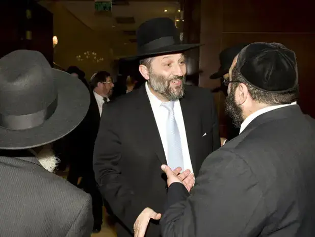 חתונת ביתו של הרב יונה מצגר (נמרוד סונדרס) חתונת ביתו של הרב יונה מצגר (נמרוד סונדרס)