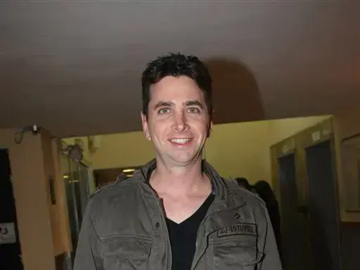 אריק אלפר (אביב חופי) אריק אלפר (אביב חופי)