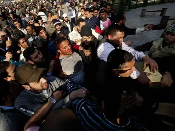 מהומות במצרים, ההפגנות האלימות בכיכר תחריר ממשיכות, פברואר 2011 (נדב נויהוז) מהומות במצרים, ההפגנות האלימות בכיכר תחריר ממשיכות, פברואר 2011 (נדב נויהוז)