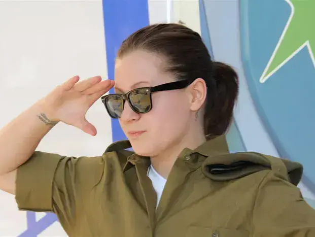 דיאנה גולבי מתגייסת (אביב חופי) דיאנה גולבי מתגייסת (אביב חופי)