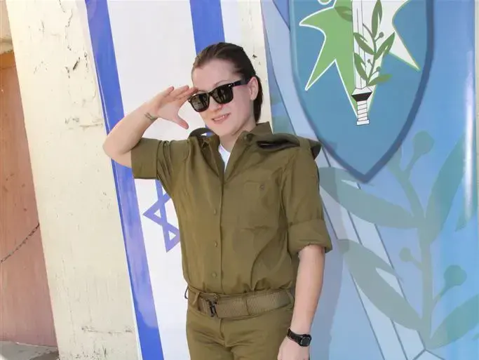 דיאנה גולבי מתגייסת (אביב חופי) דיאנה גולבי מתגייסת (אביב חופי)